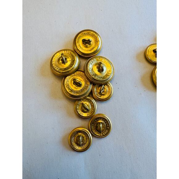 (17) Vintage Military Button Eagle Gold Tone 8 are marked Waterbury - 9 unmarked - Picture 4 of 7